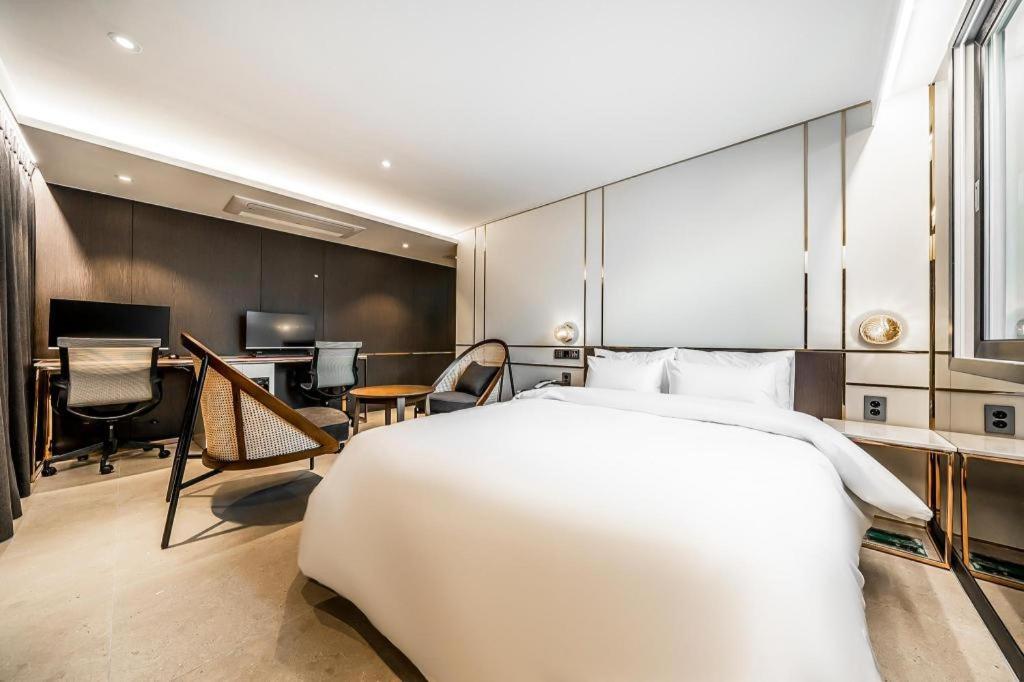 Jongro Hotel Laboum Seoul