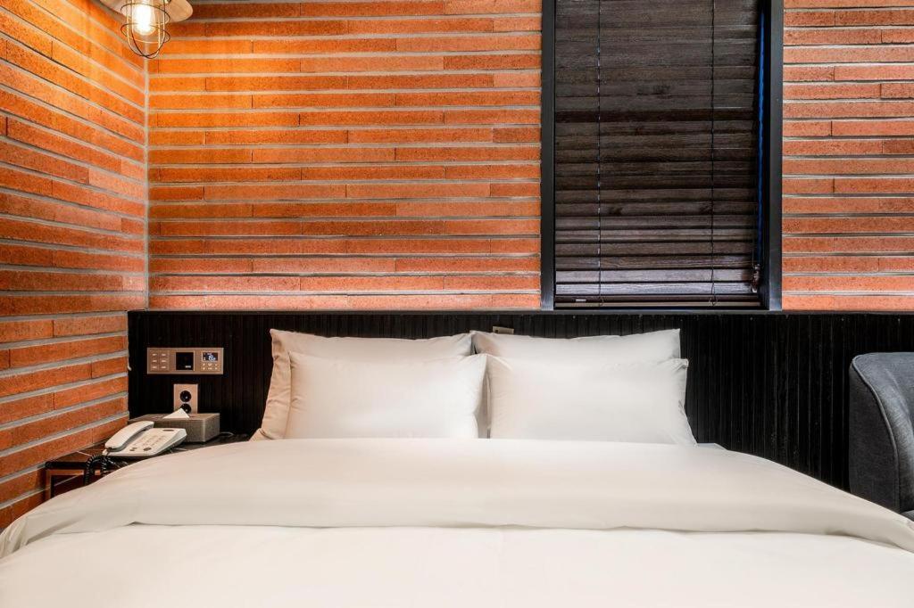 Jongro Hotel Laboum