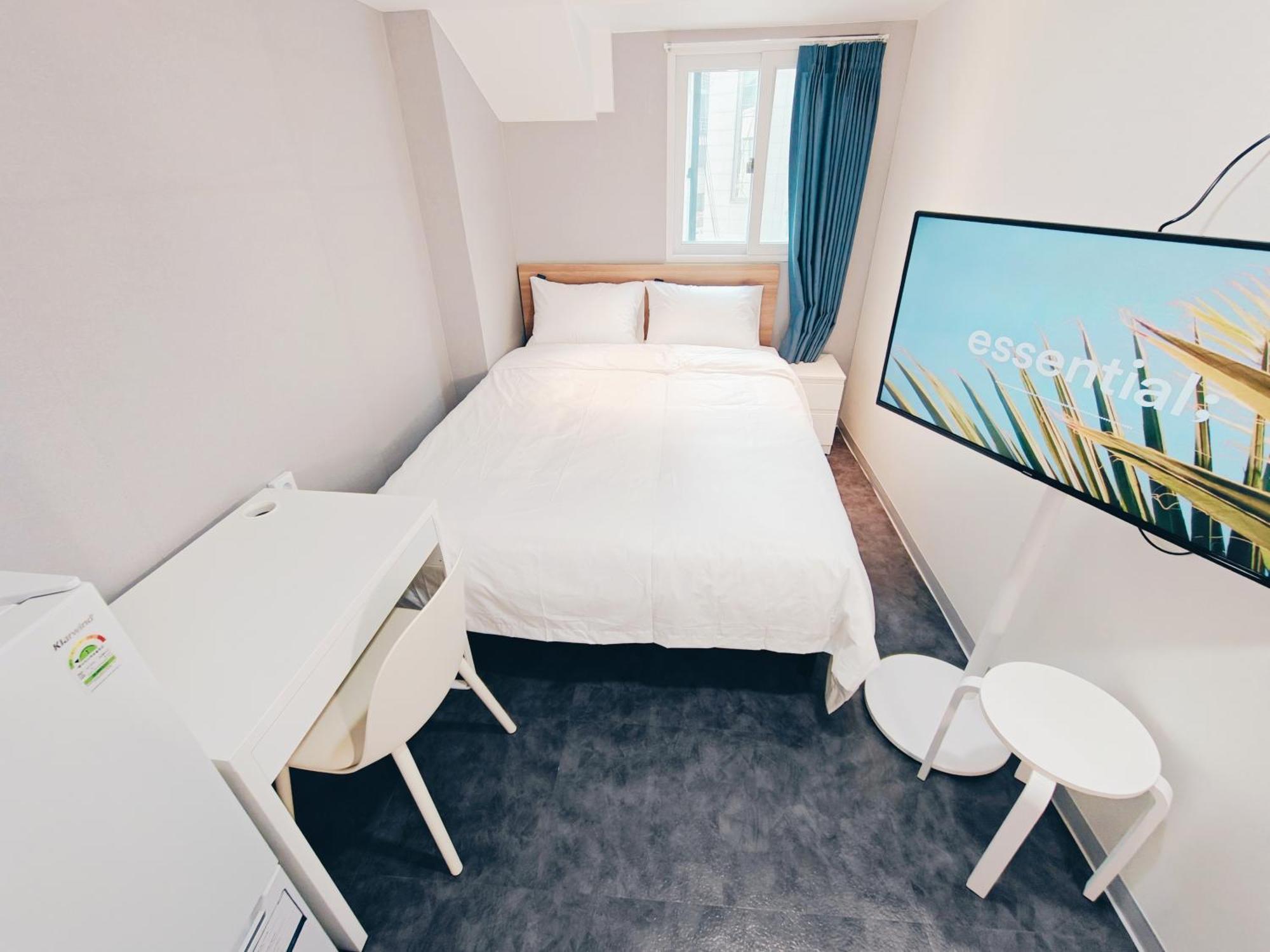 Hotel W *