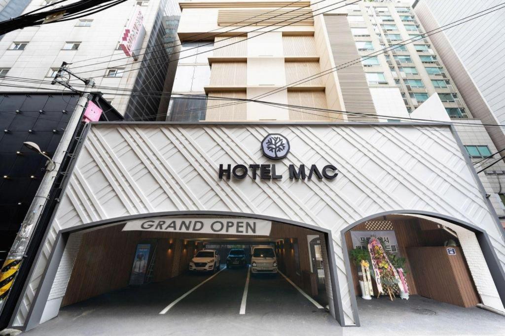 Mac Motel *