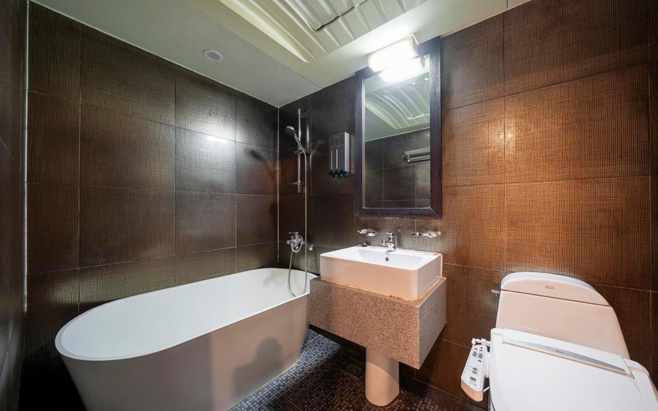 Hotel Sadang Film