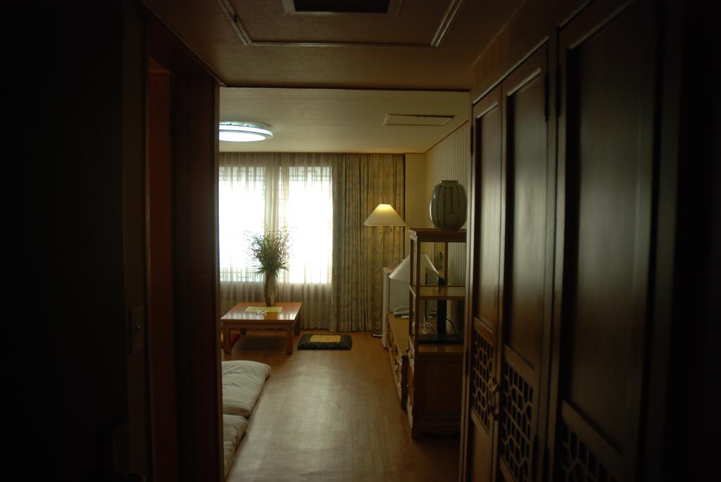 Rex Hotel