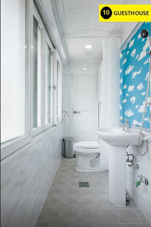 10 Guest house