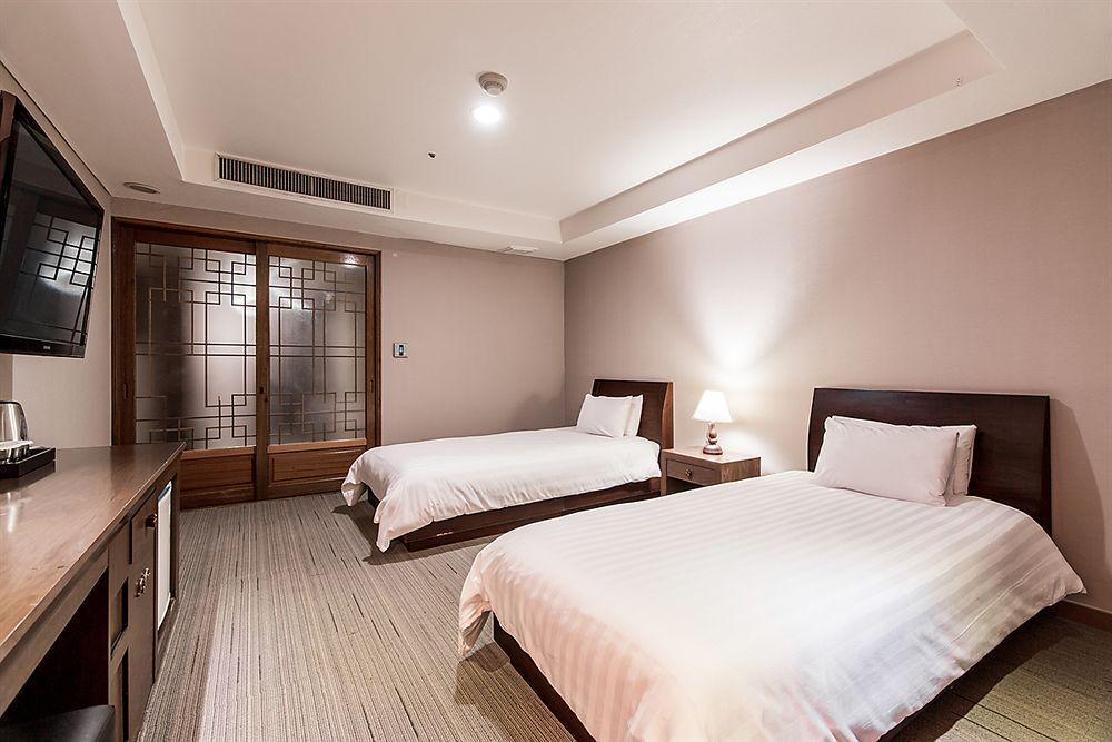 New Hilltop Hotel