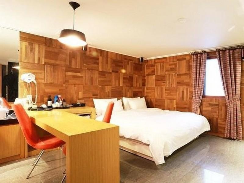Cello Motel