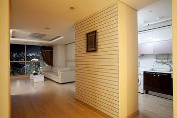 Brown Serviced 3* Seul