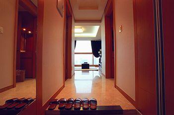 Brown Serviced 3*