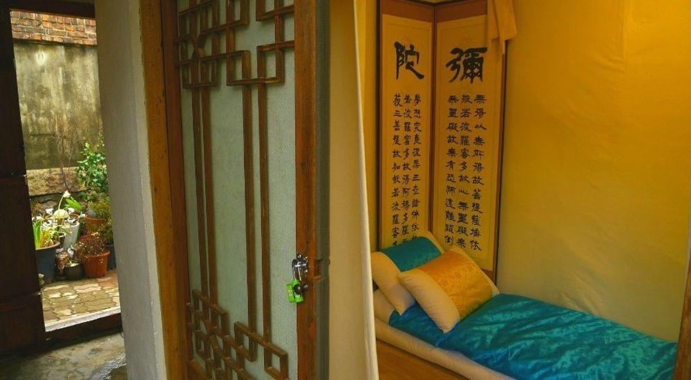 Hanok 201