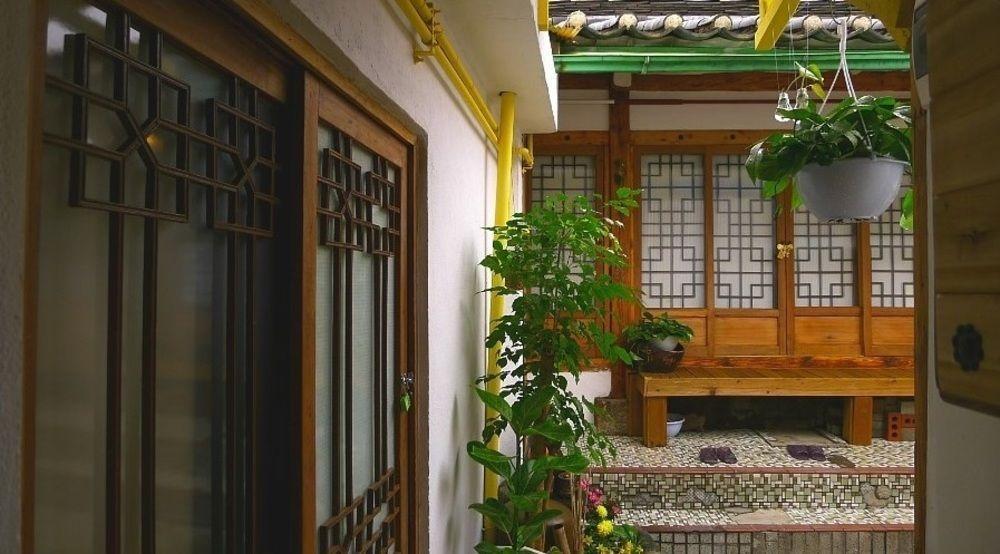 Hanok 201