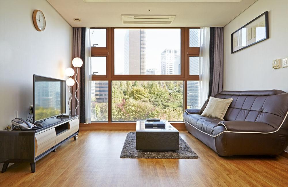 Brown Serviced 3*