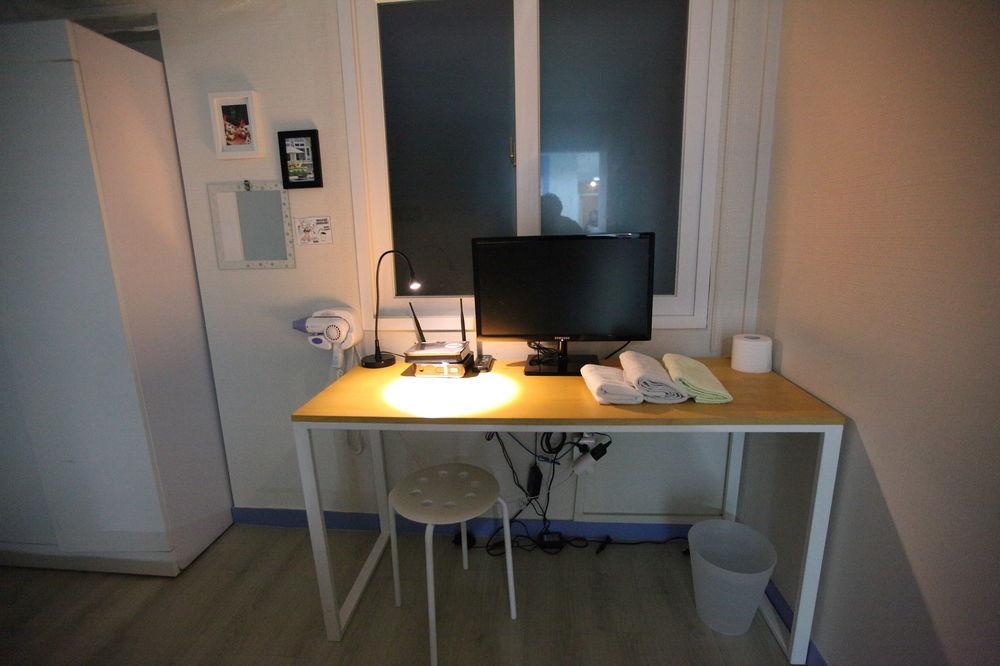 24 Guesthouse Hongdae 2*