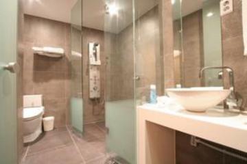 Tria 3*