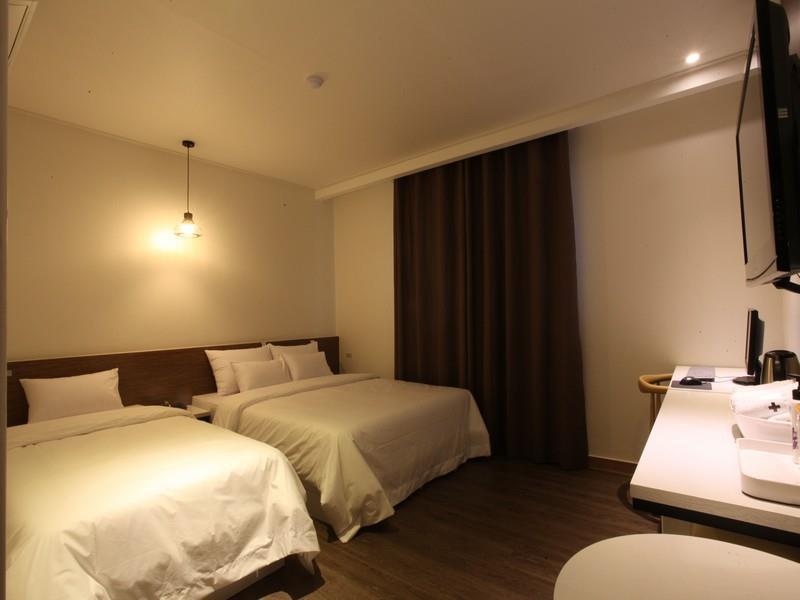 Hotel Western River Gangseo 3*