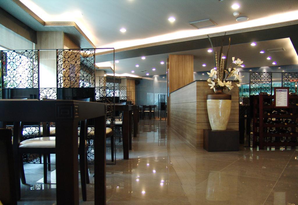 Airport Hotel 3*