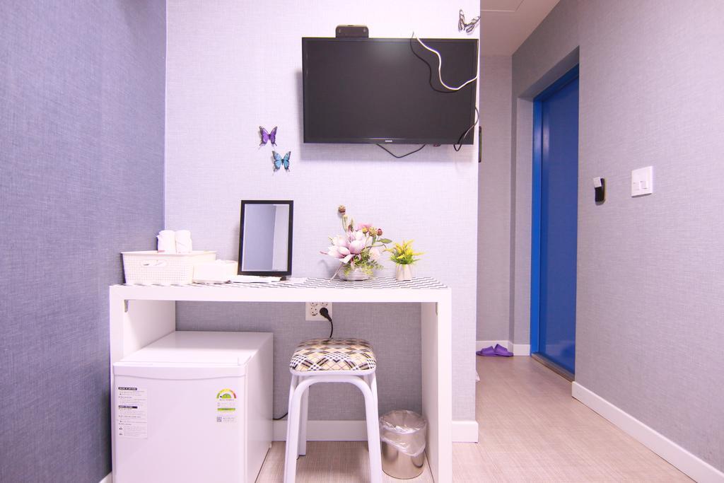 Road Myeongdong Guest house 2*