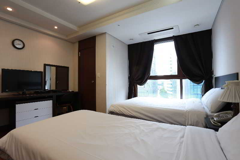 Brown Serviced 3*