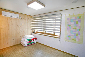 Go Woon Dang Hanok 2*