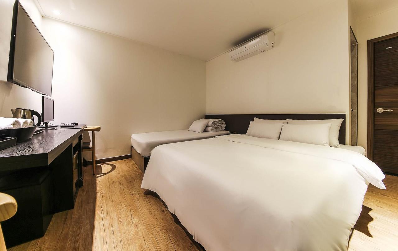 Western River Gangseo 3*