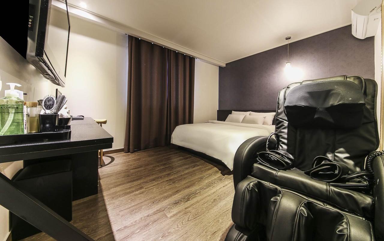 Western River Gangseo Hotel