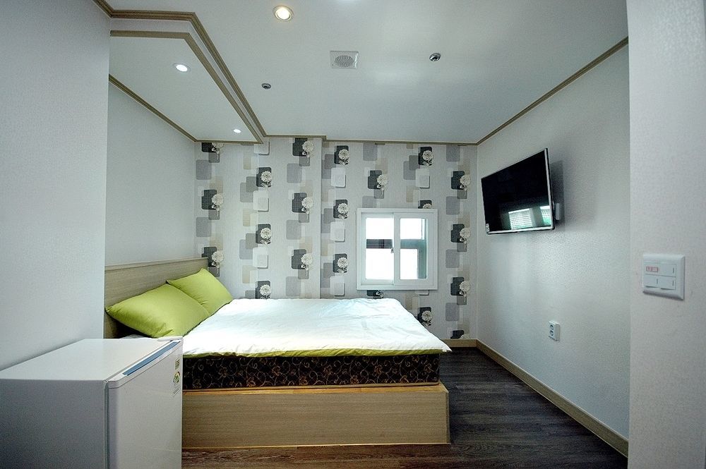 Eel Guest house