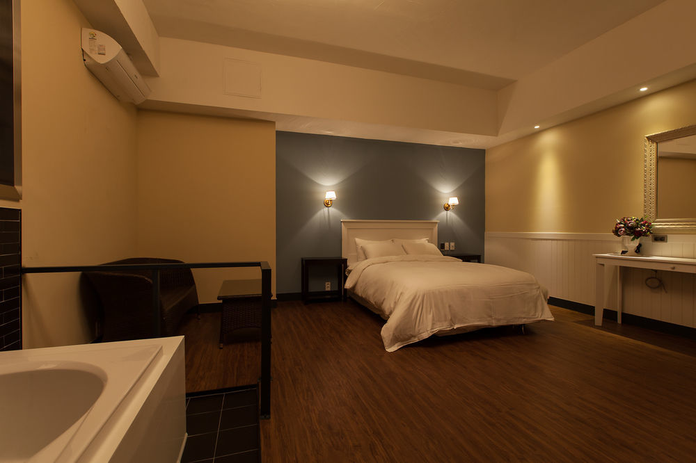 Hotel 648 2*