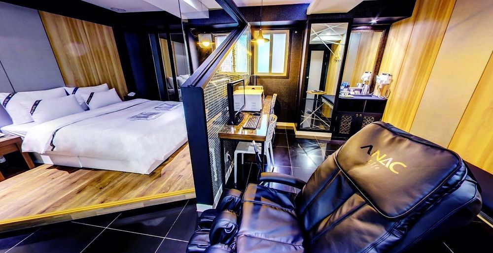 Max Hotel