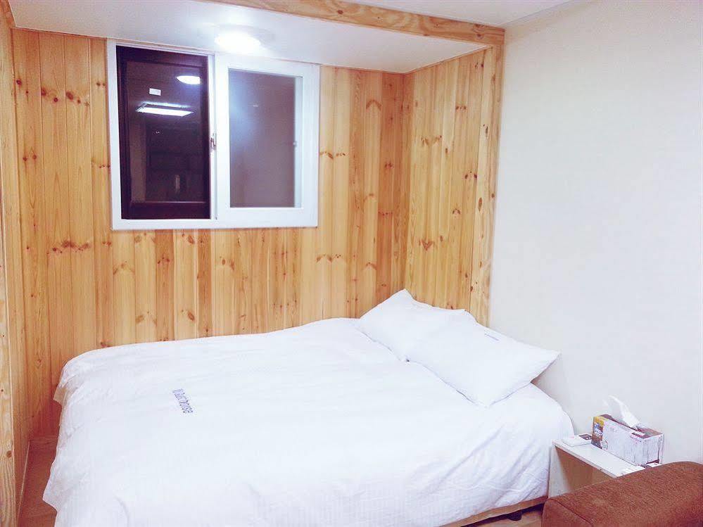 Guest house Iu Myeongdong 2*