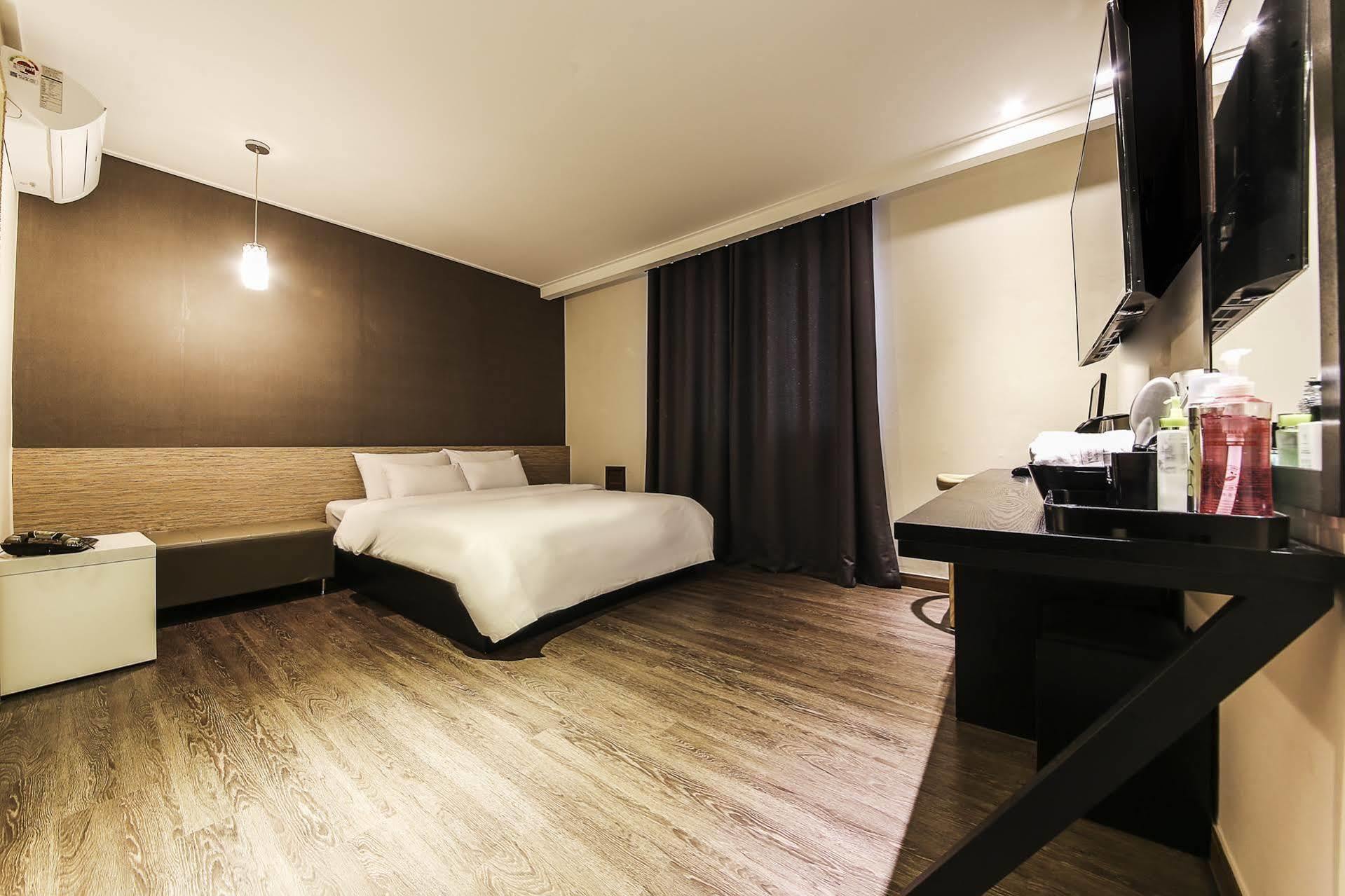 Western River Gangseo Hotel Seoul