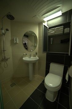 Cozybox Hotel