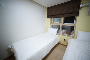 Cozybox Hotel 2*