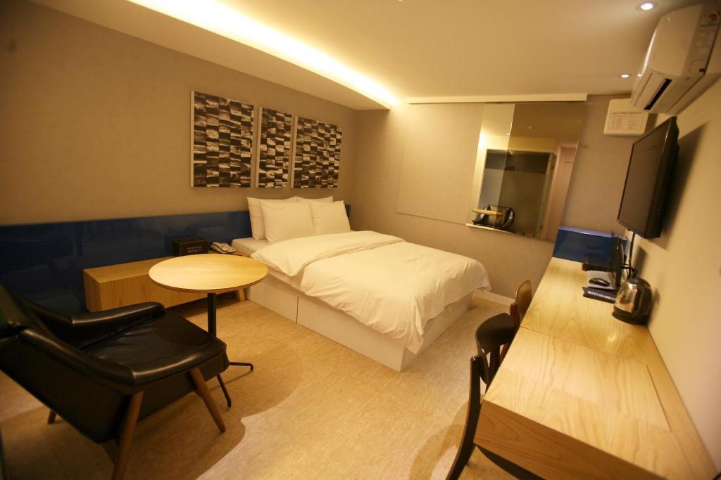 Spring 21 Sinchon Motel *