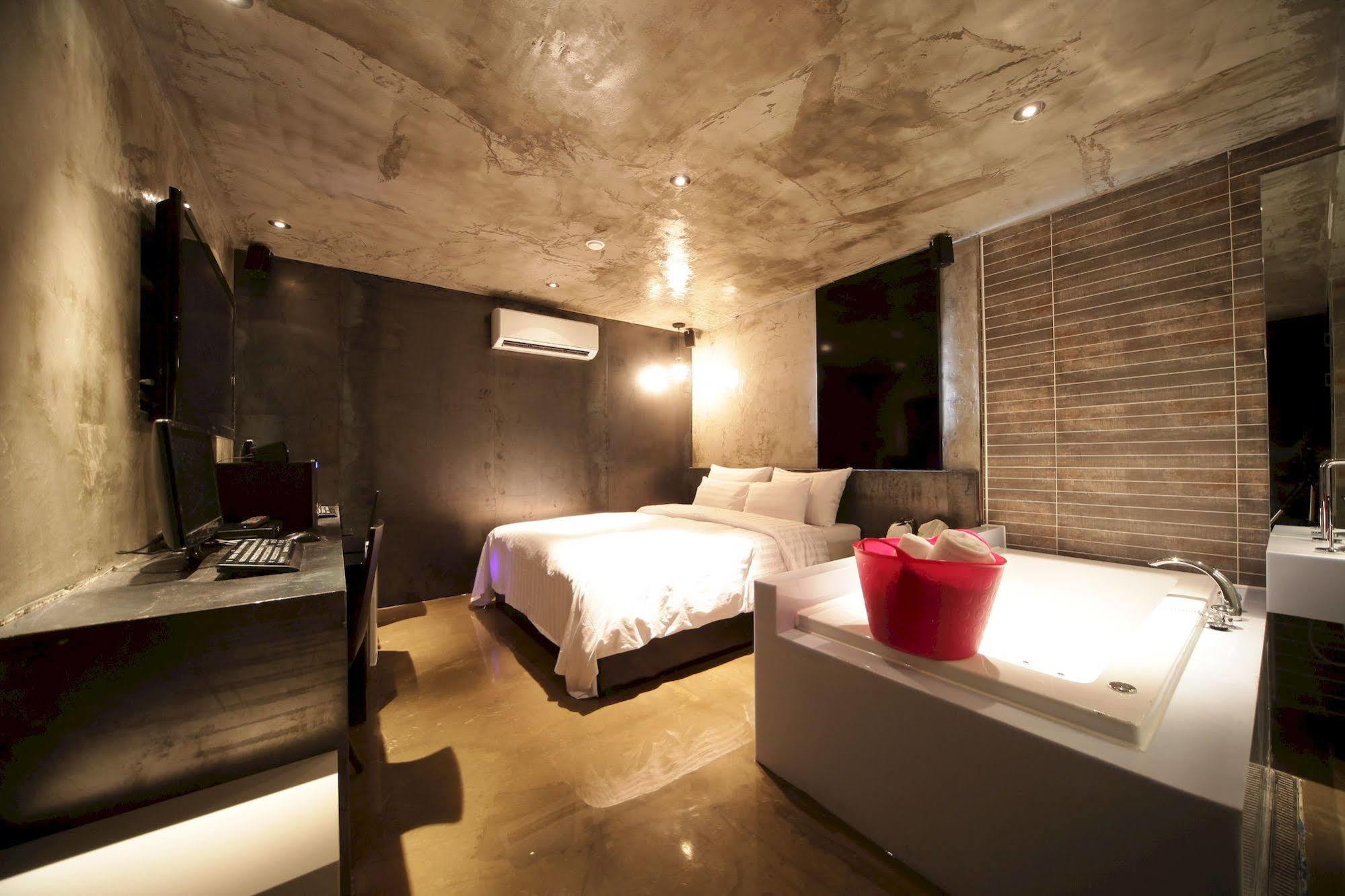 Hotel Pop1