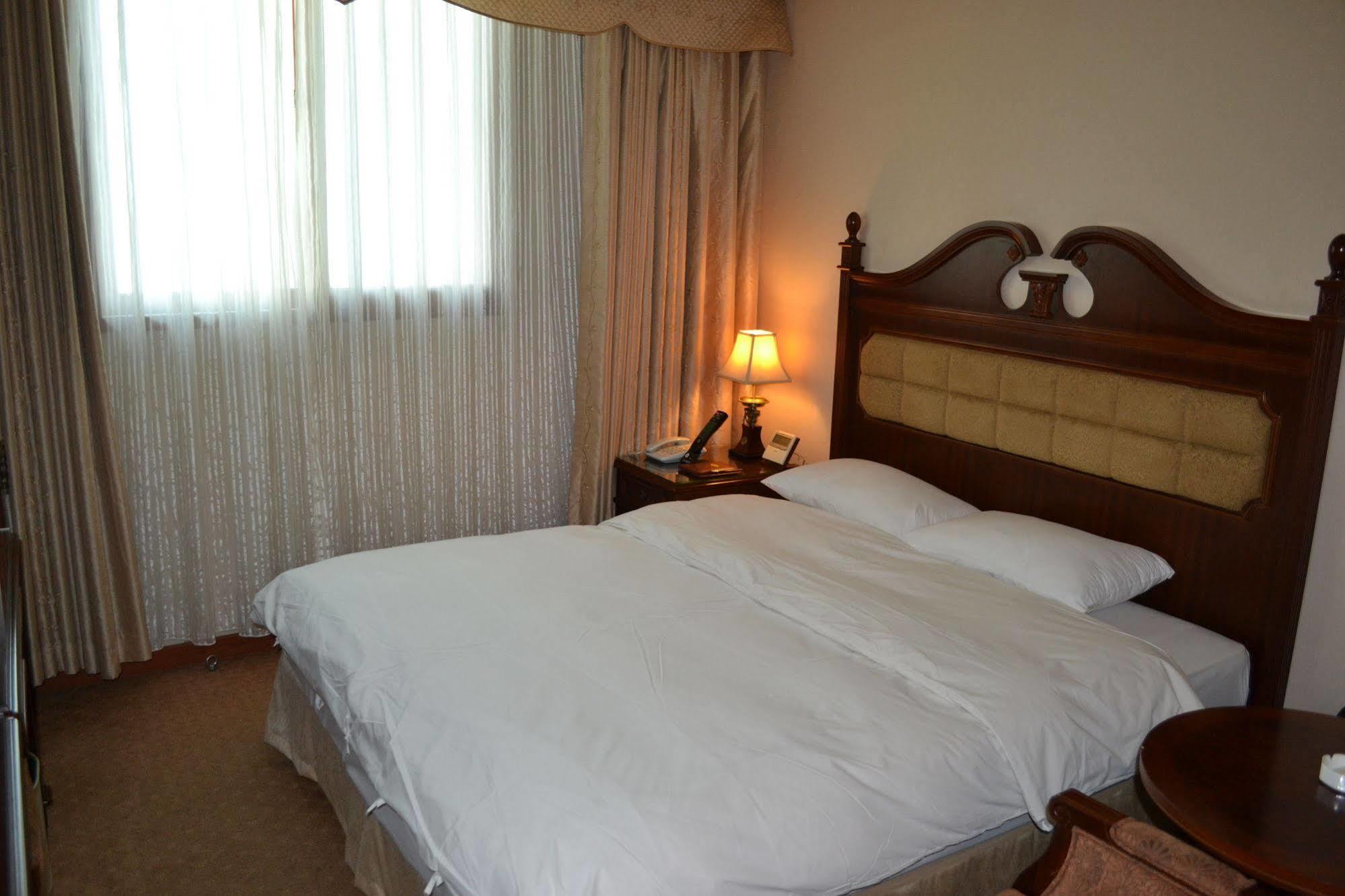 New Chonji Hotel 2*