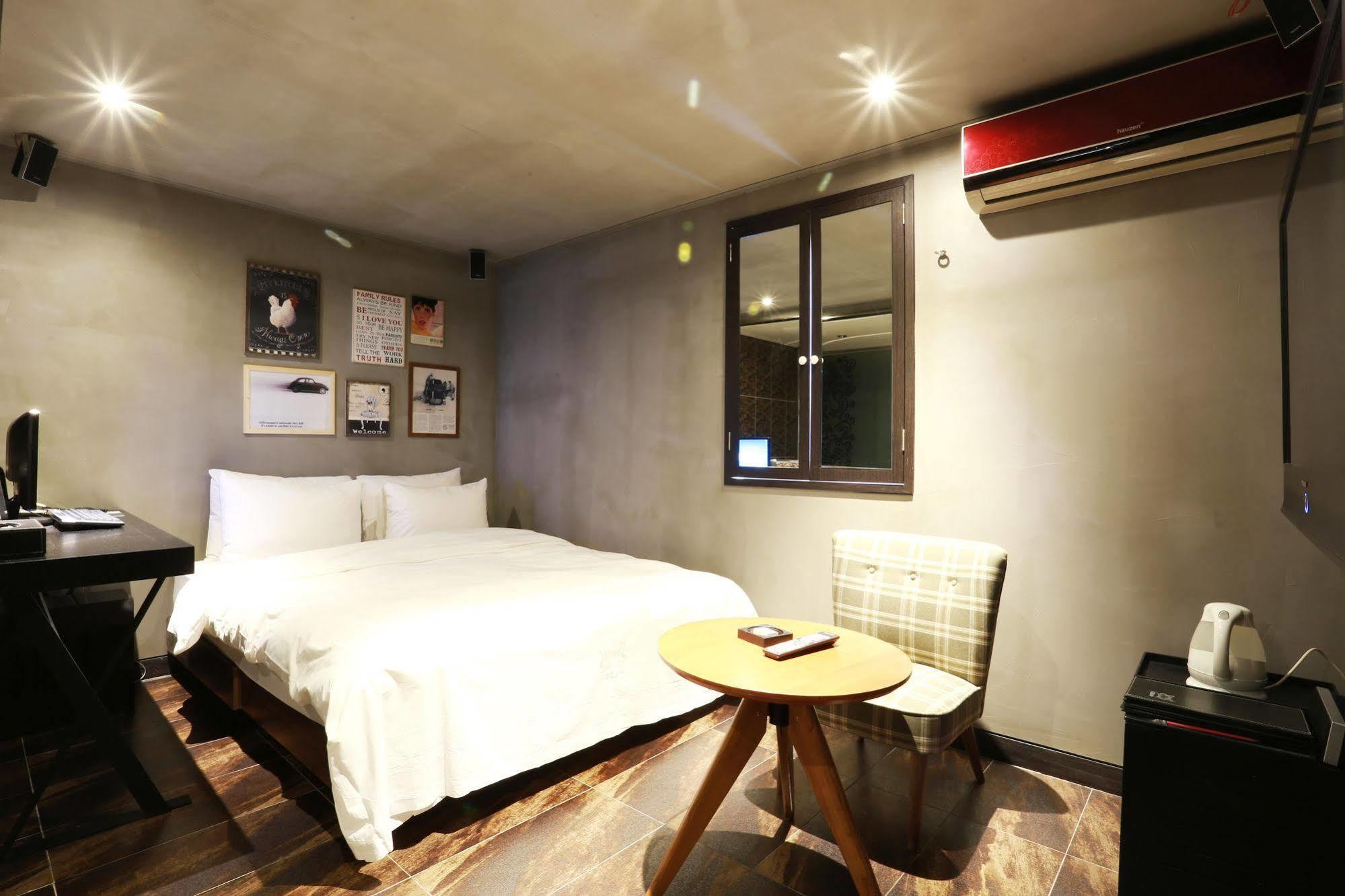 Cello Motel