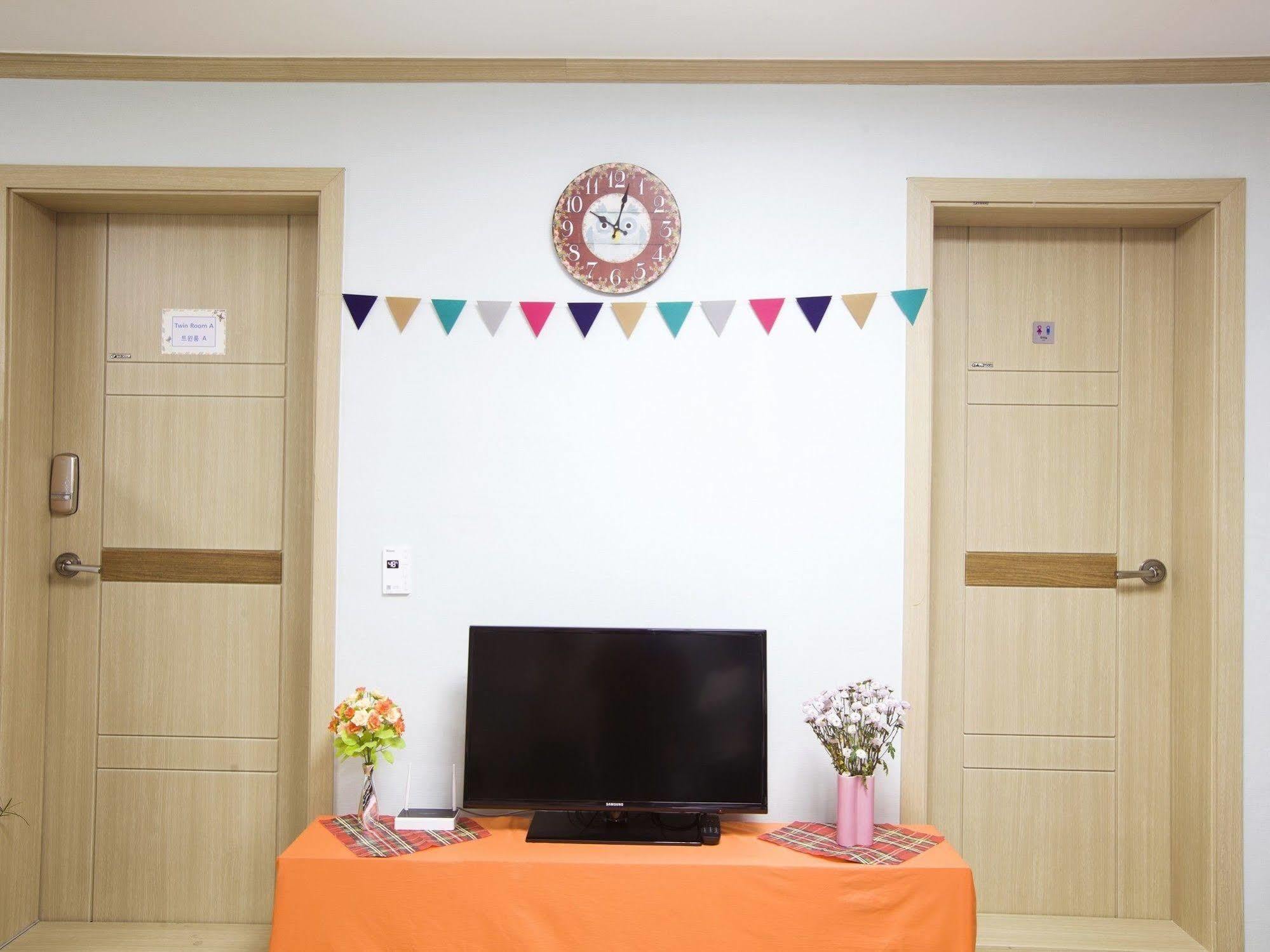 Corner Hostel *