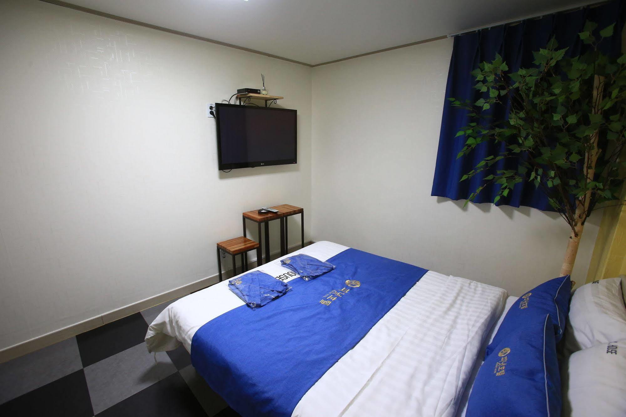 Peanut Hostel *