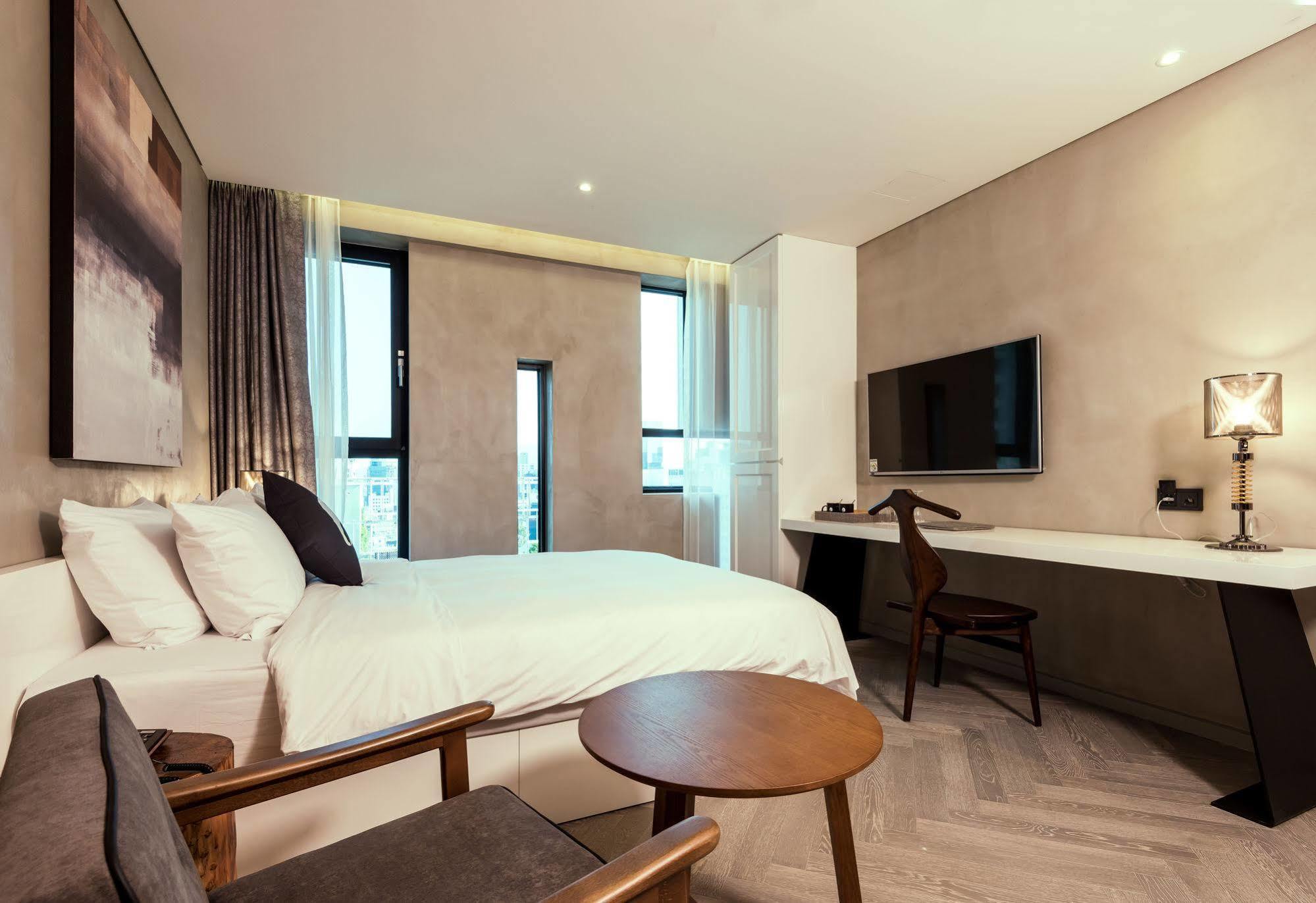 Hotel The Designers Lyj Gangnam Premier 3*