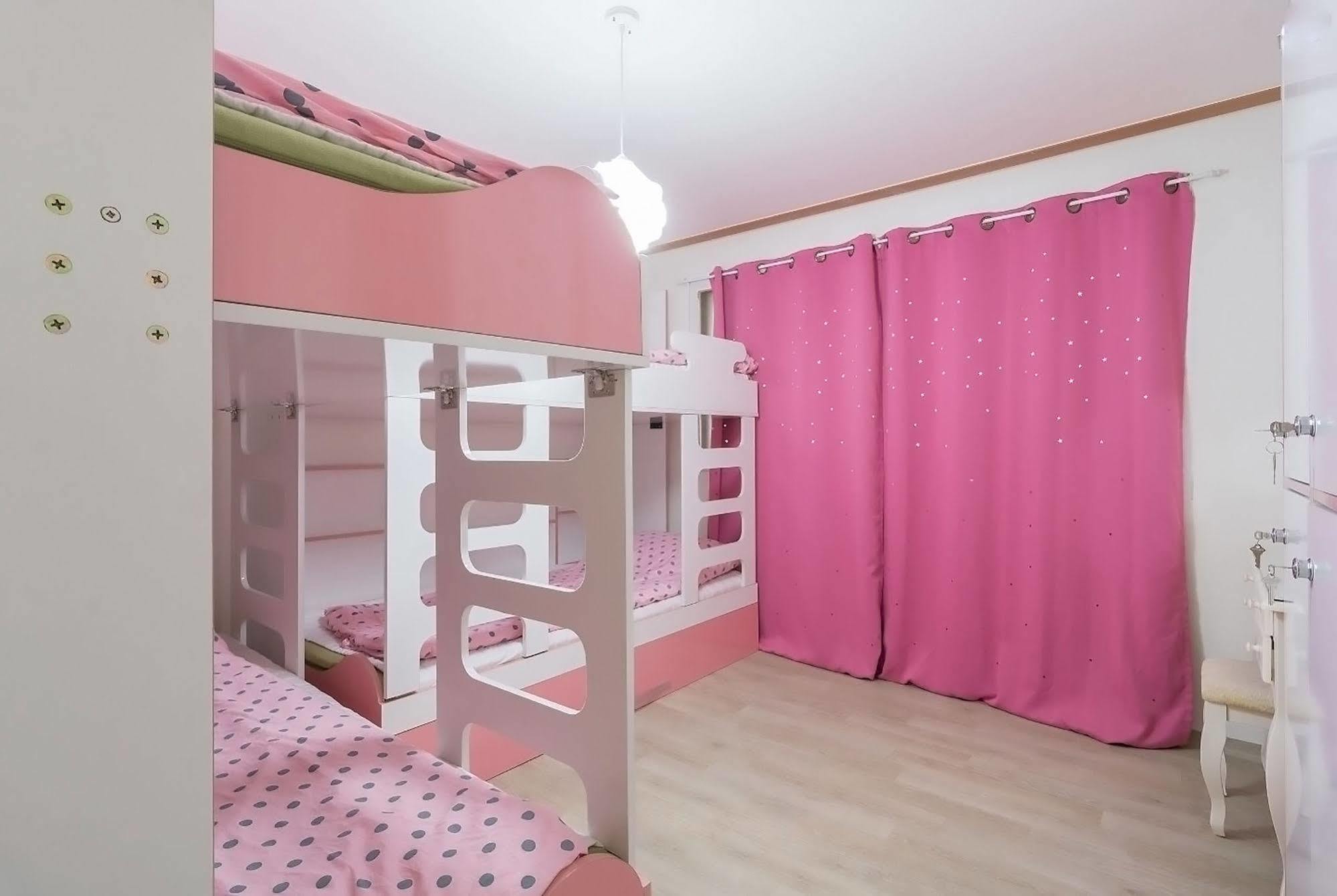 Nanu Pink Female Only * Seoul
