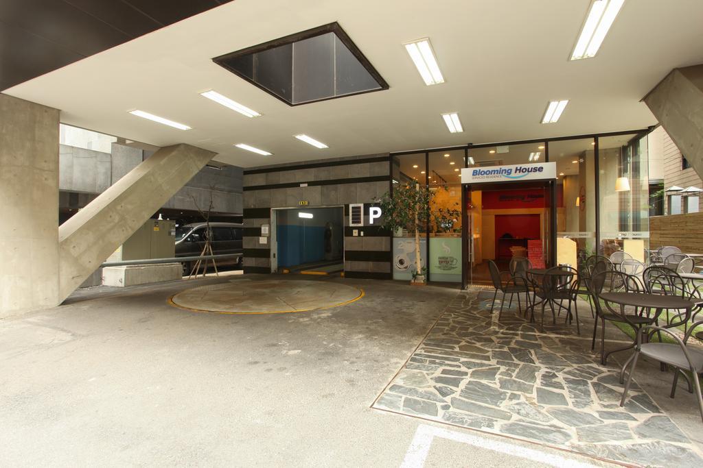 Aparthotel Blooming House