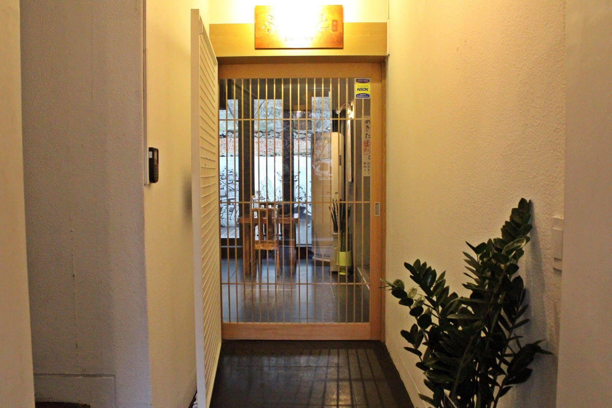 Bbungalow Guest house Seoul