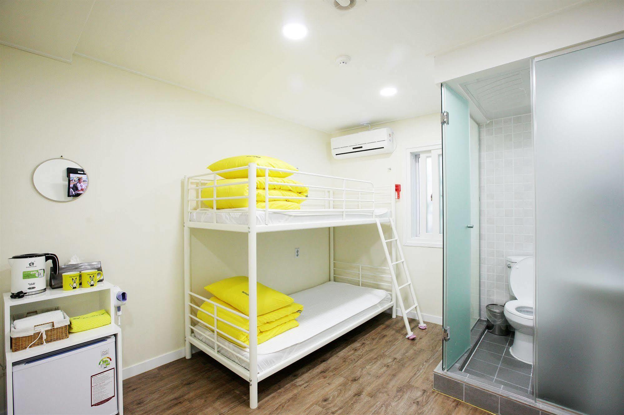 24 Myeongdong Avenue Seul
