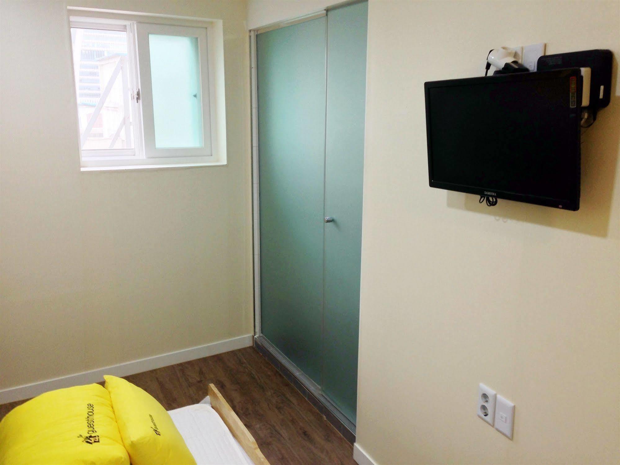 24 Myeongdong Avenue 2* Seul
