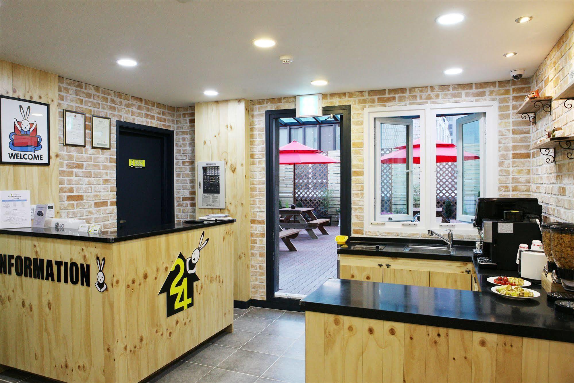 24 Myeongdong Avenue 2* Seul
