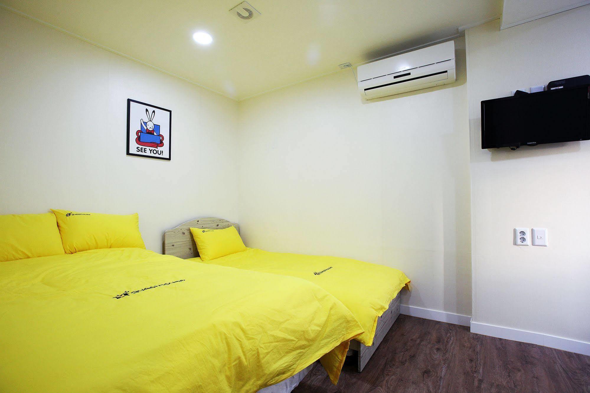 24 Myeongdong Avenue Seul