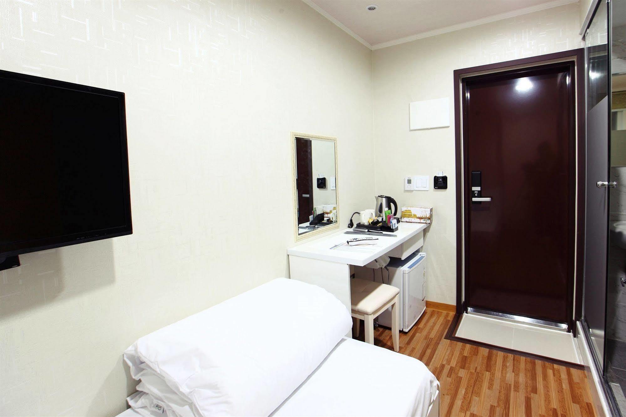Chloe Gangnam Hostel *