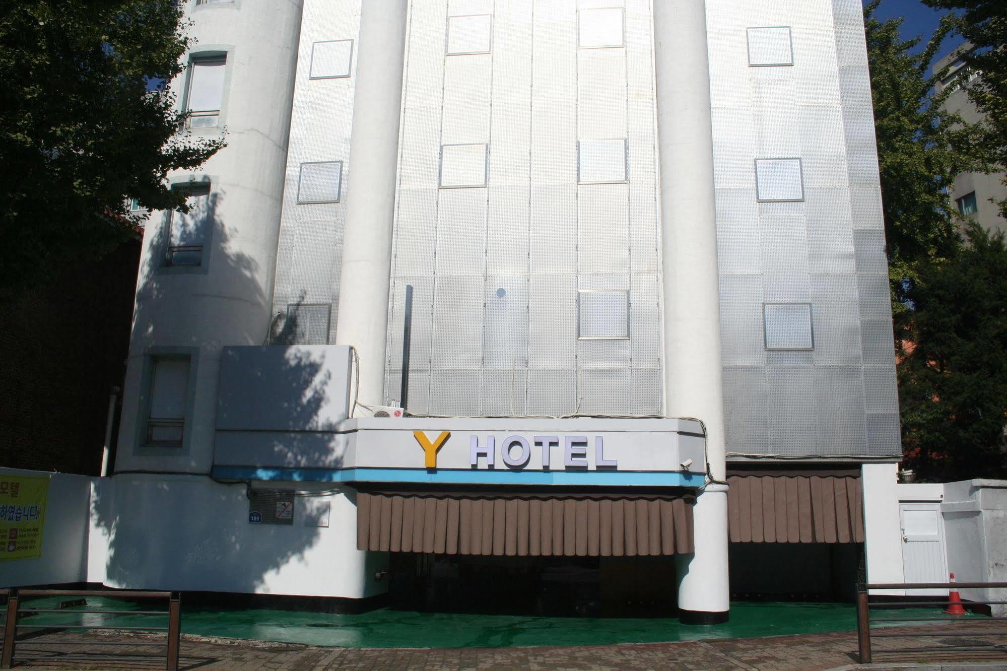 Hotel Y