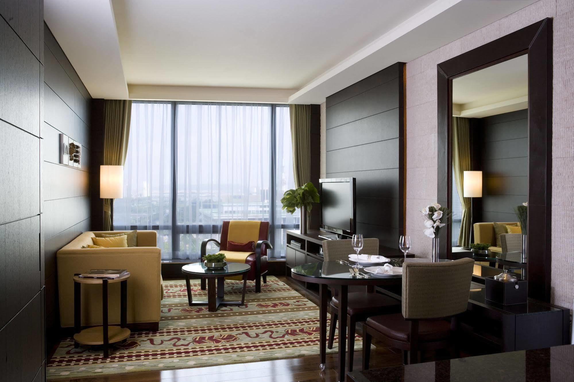 Hotel Marriott Executive 5*