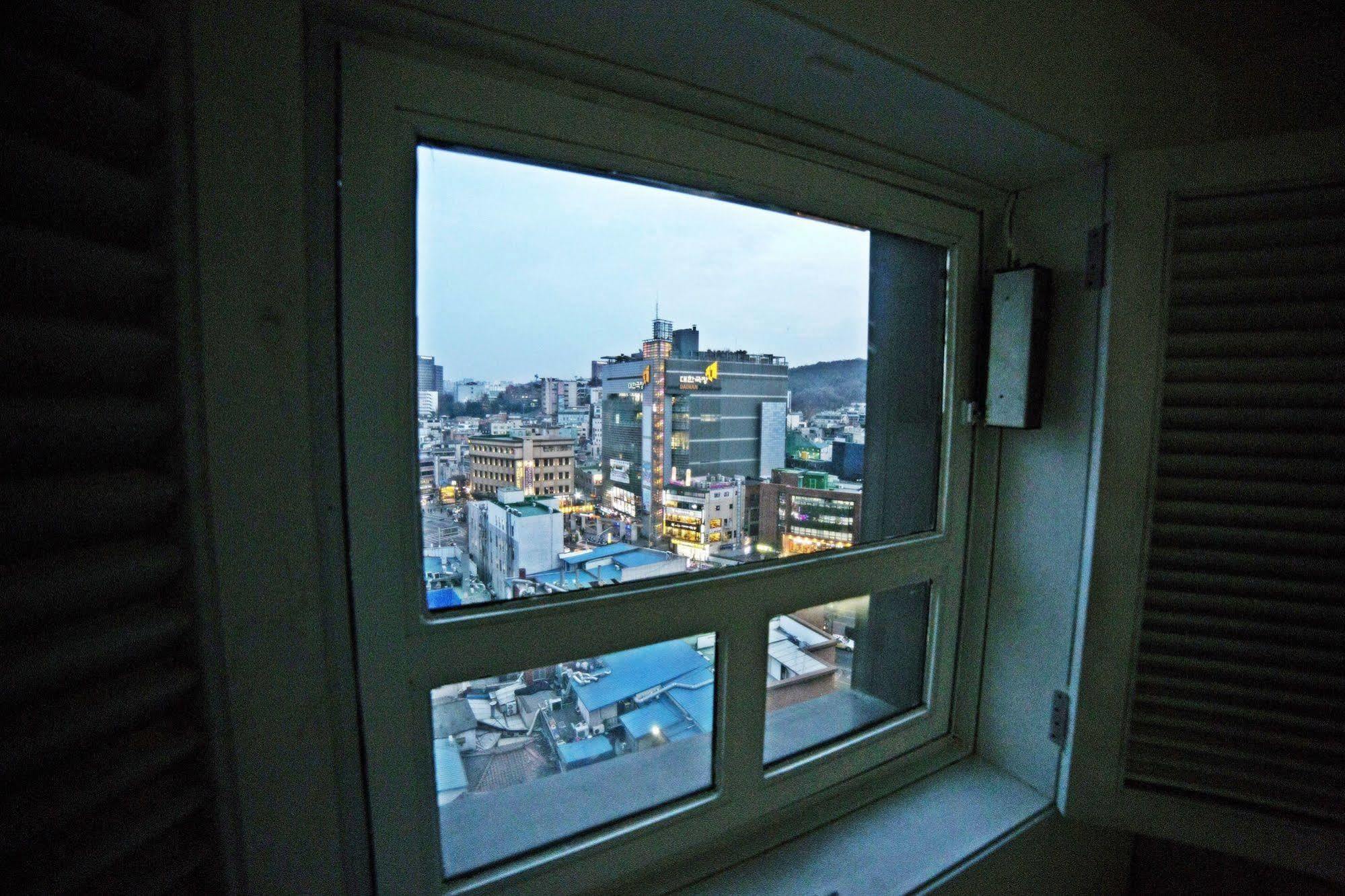 Road House Myeongdong 2* Seoul
