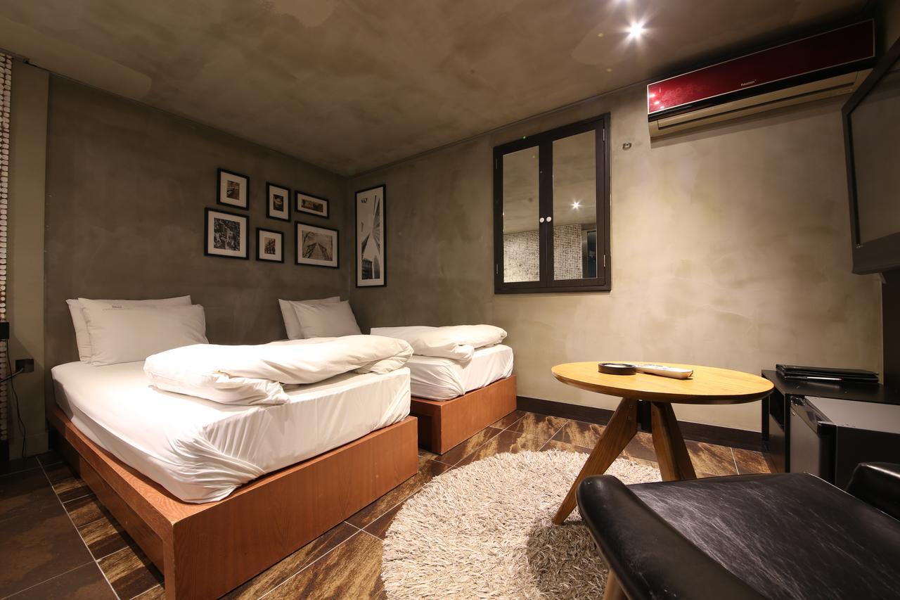 Motel Cello