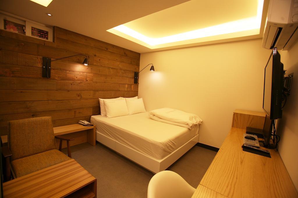 Spring 21 Sinchon Motel